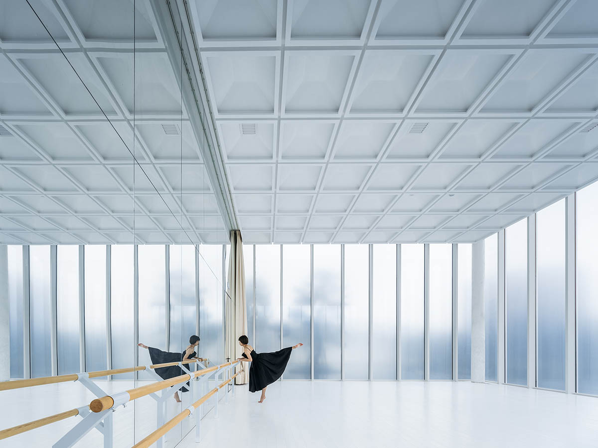 Circular, oval and square volumes form art museum designed by Wutopia Lab in China 