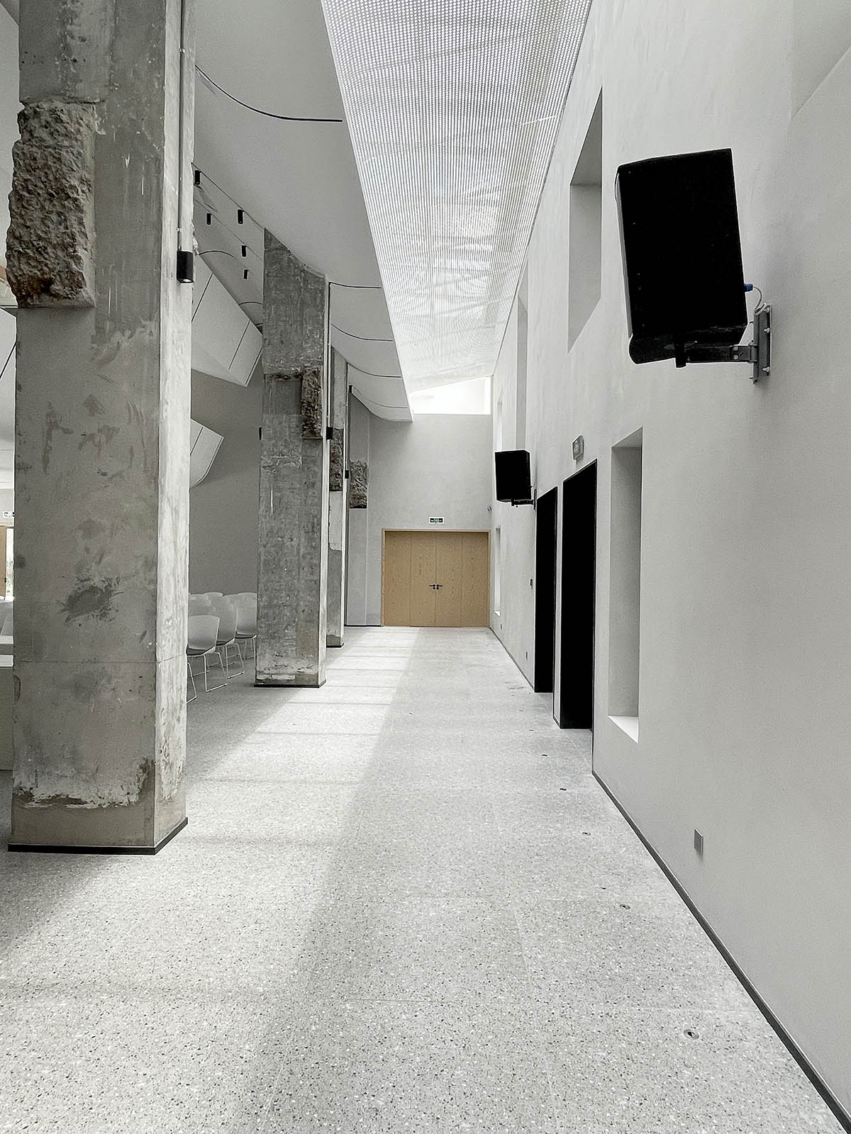 y.ad studio converts office building into a light-filled conference center in Kunshan