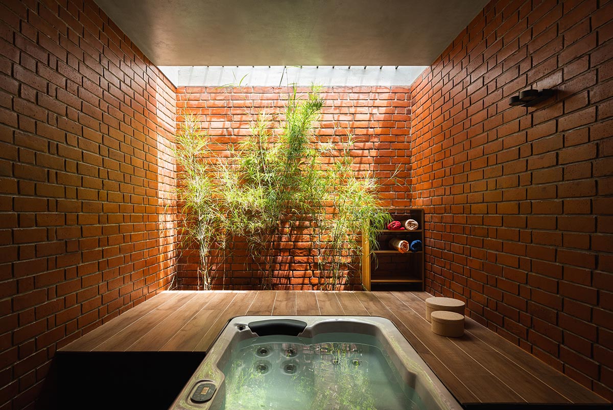 Srijit Srinivas - ARCHITECTS built brick family house with angled triangular façade in Kerala