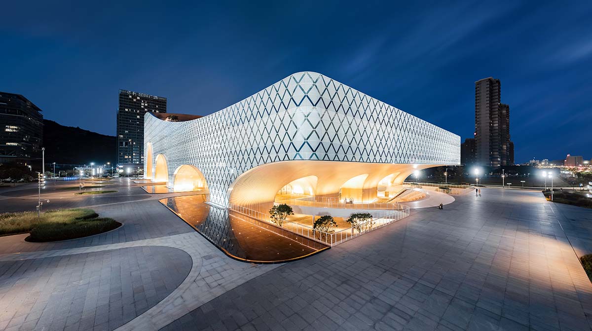 Culture and art complex features three mega arches that serve as a gateway to the city in Zhuhai