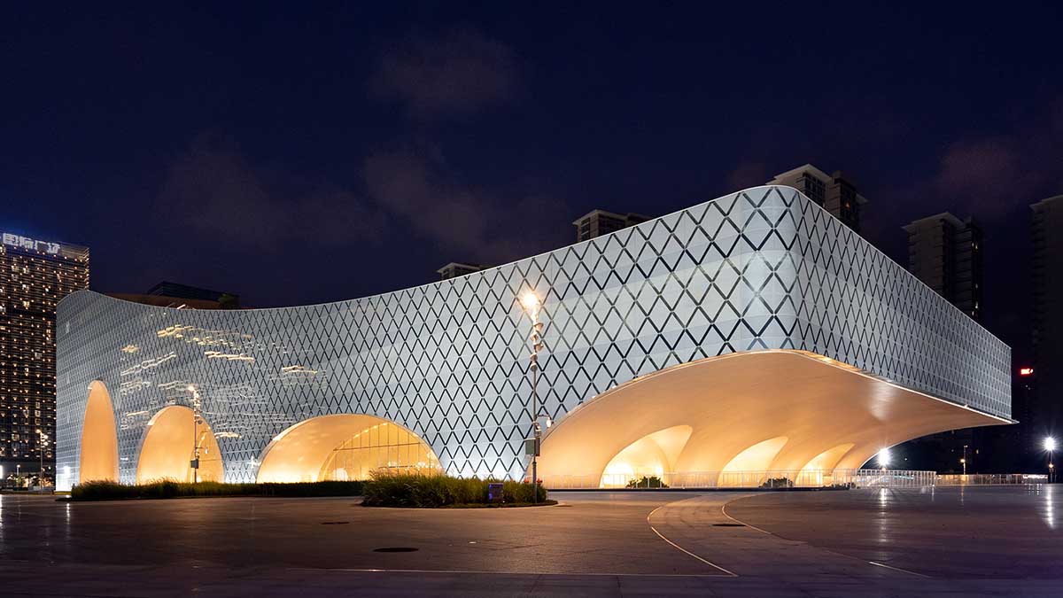 Culture and art complex features three mega arches that serve as a gateway to the city in Zhuhai