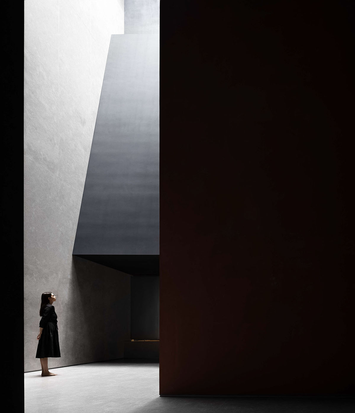 AD ARCHITECTURE creates dark interiors for showroom playing with light and sharp geometries in Foshan