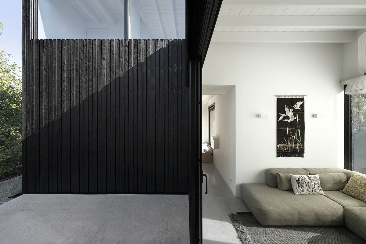 Chris Collaris and i29 built this tiny holiday home to adapt living spaces to all panoramas in nature