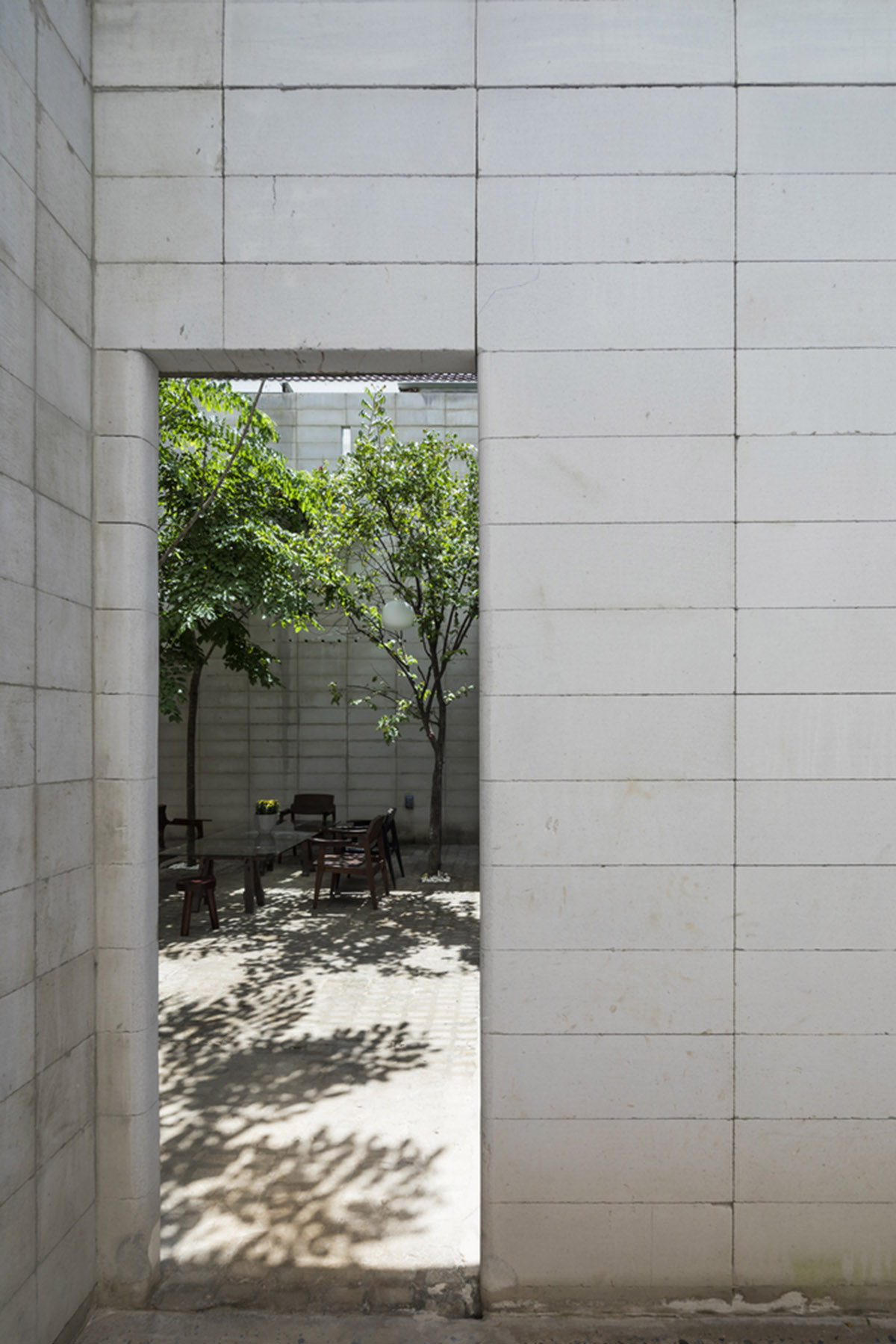 An office in Vietnam protects its own micro-climate with continuous spaces and internal courtyards
