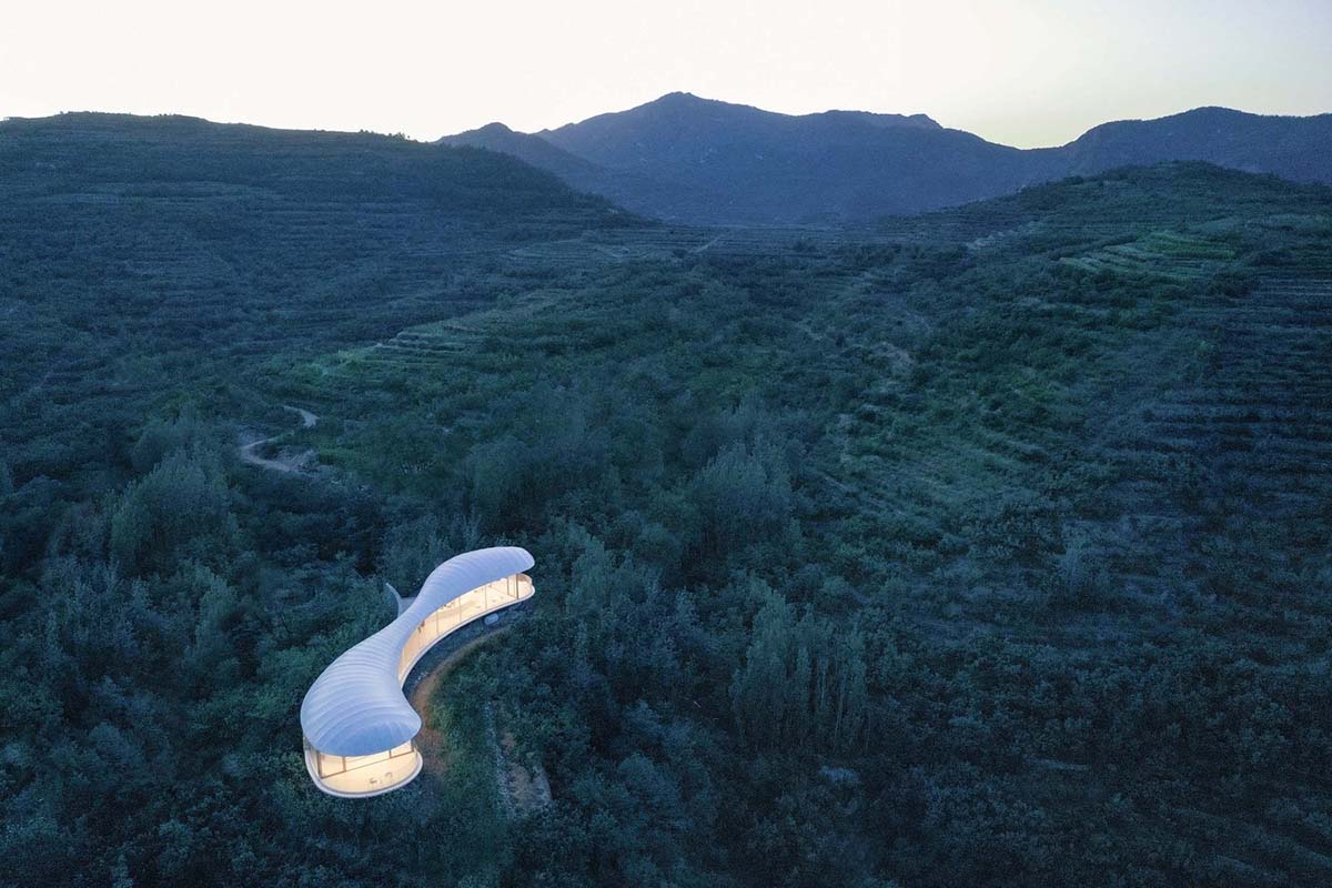 gad·line+ studio created could-like transparent and light reading space hovering in the mountains