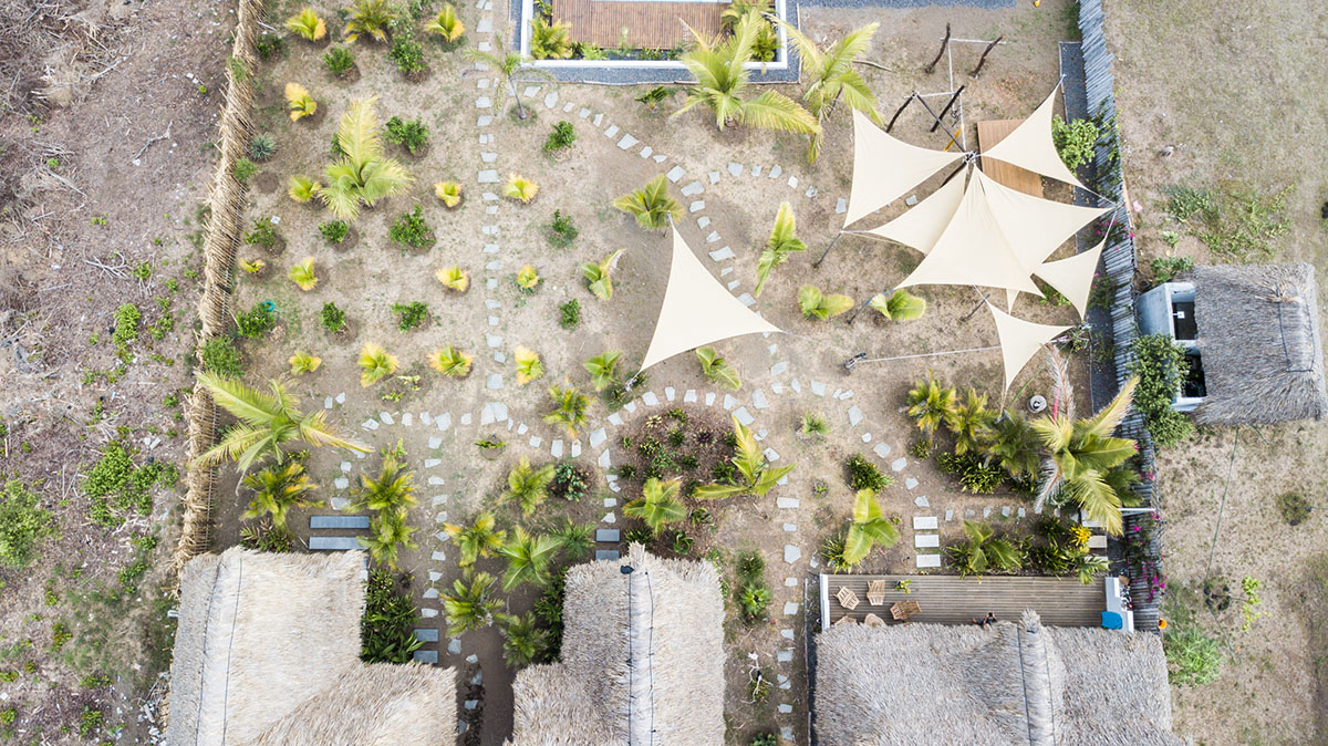 This new boutique hotel proposes warm environment with thatched roofs on Pacific Coast of Guatemala