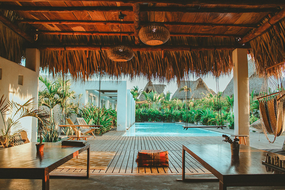 This new boutique hotel proposes warm environment with thatched roofs on Pacific Coast of Guatemala