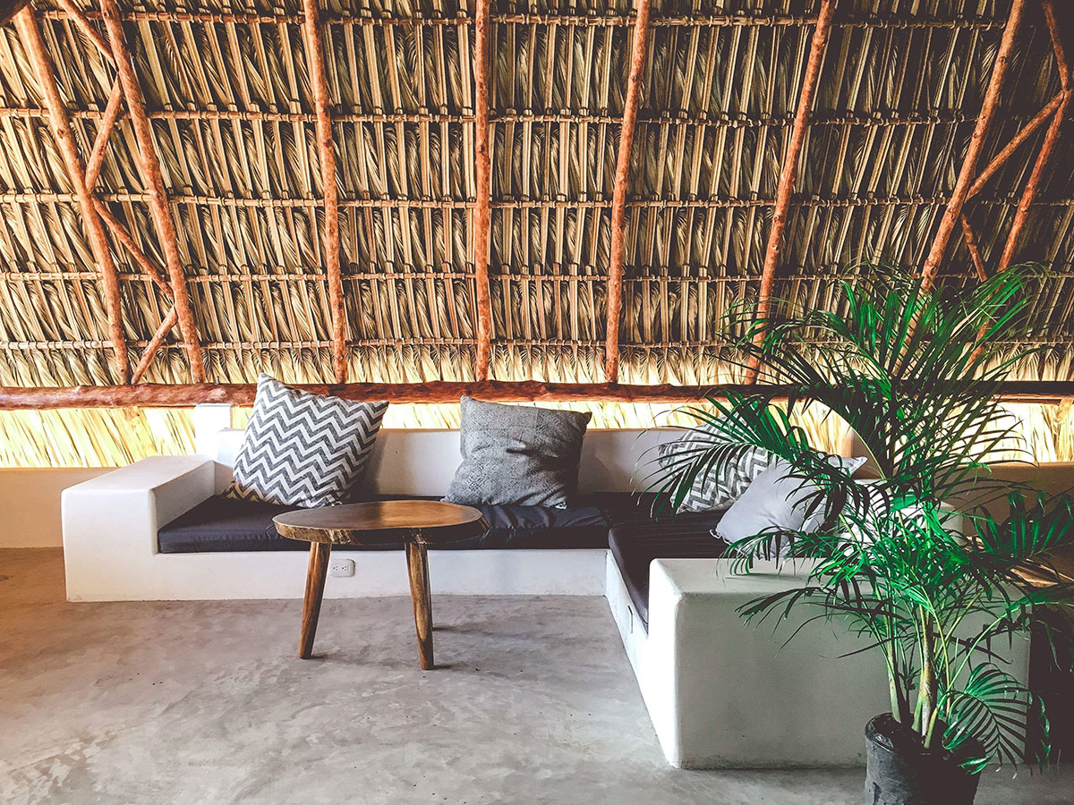 This new boutique hotel proposes warm environment with thatched roofs on Pacific Coast of Guatemala