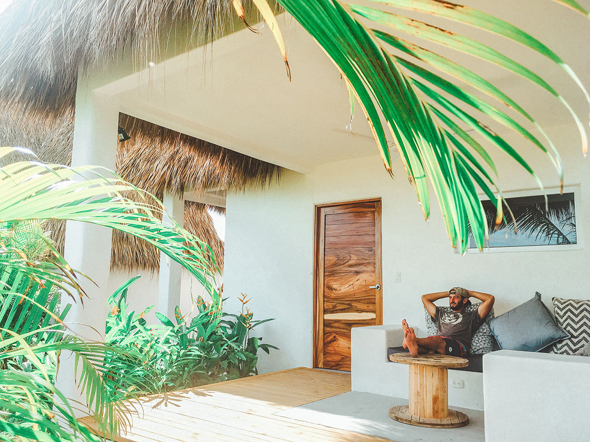 This new boutique hotel proposes warm environment with thatched roofs on Pacific Coast of Guatemala