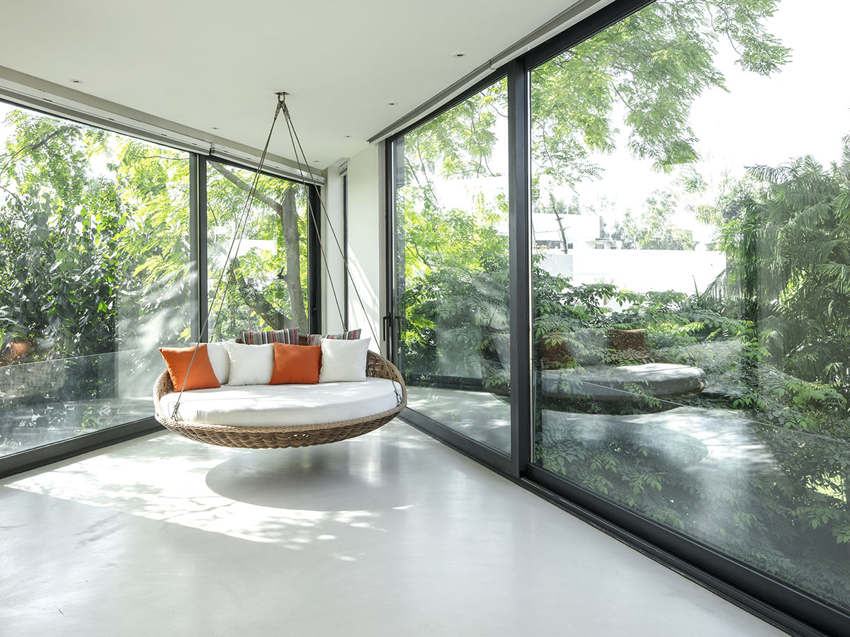 Sweeping concrete roof terrace forms private villa by Studio Symbiosis in India
