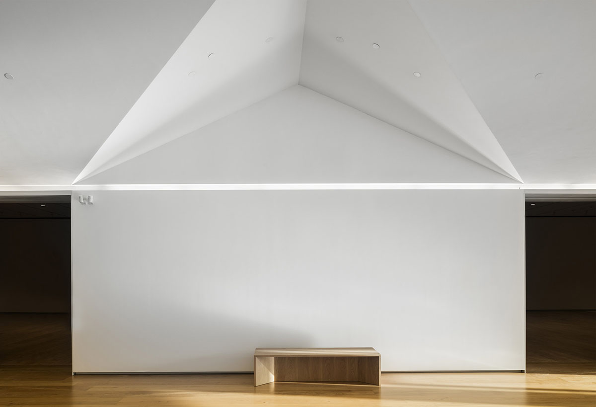 Johnston Marklee-designed freestanding Menil Drawing Institute is enriched with spacious courtyards