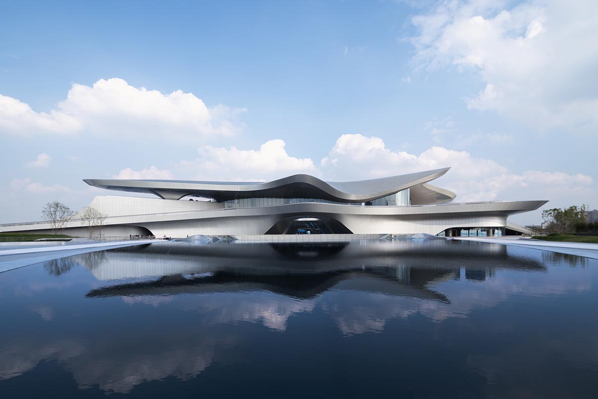 Science fiction museum by ZHA features a fluid roof mimicking a