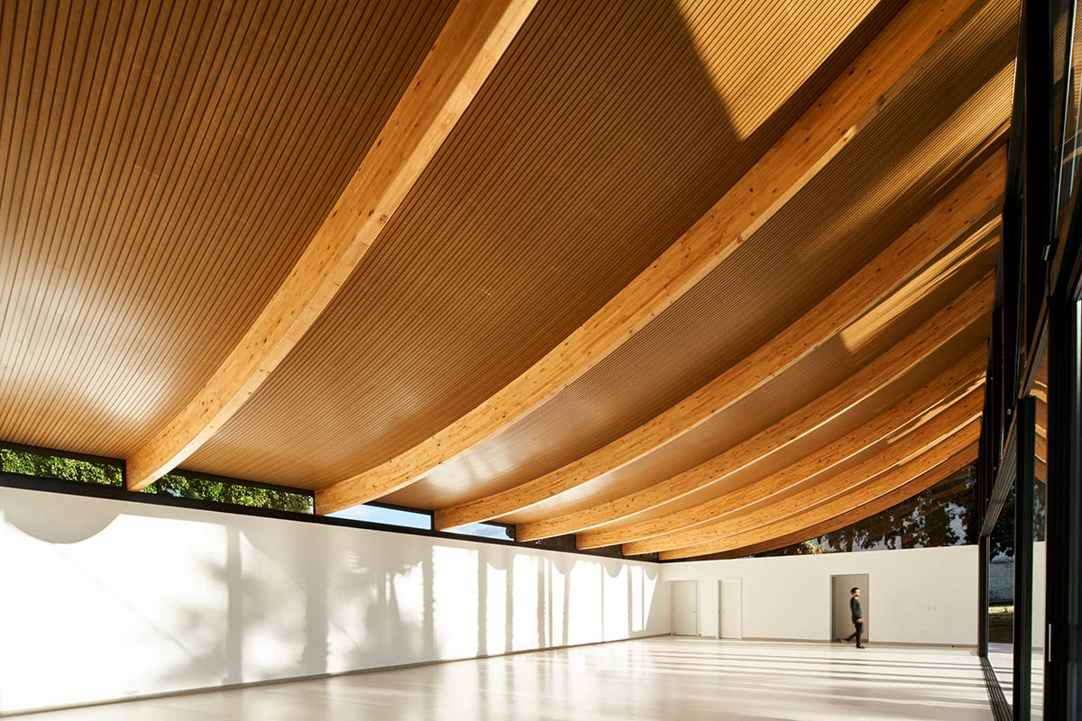 TEC Taller EC creates pavilion with concave wooden roof that becomes a façade in Ecuador
