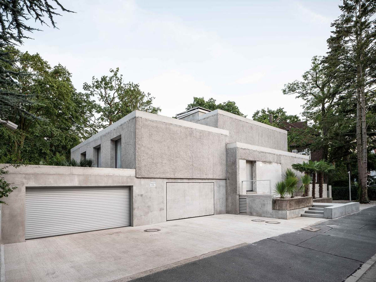 J. Mayer H completes 