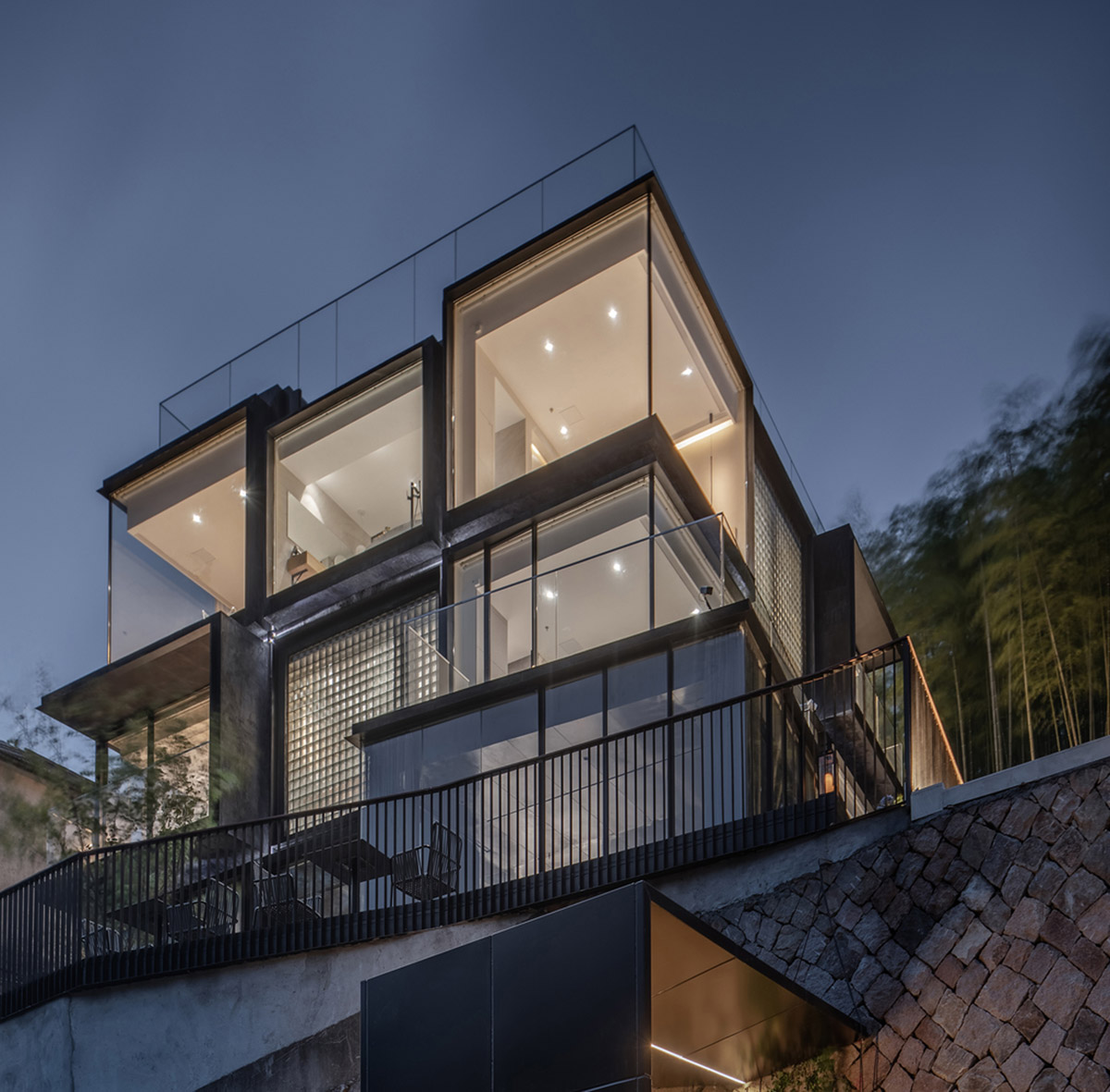 Cube Hotel, made of black skeleton, provides equal space to each room overlooking bamboo forests