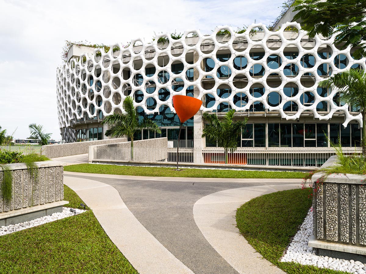 Новая штаб-квартира Orange Village в Абиджане, Кот-д'Ивуар, от Koffi & Diabaté Architects.
