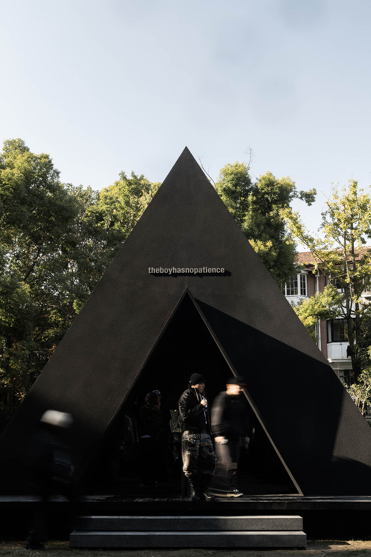 Black pop-up concept store by Fon Studio creates visual purity and minimalism in Shanghai