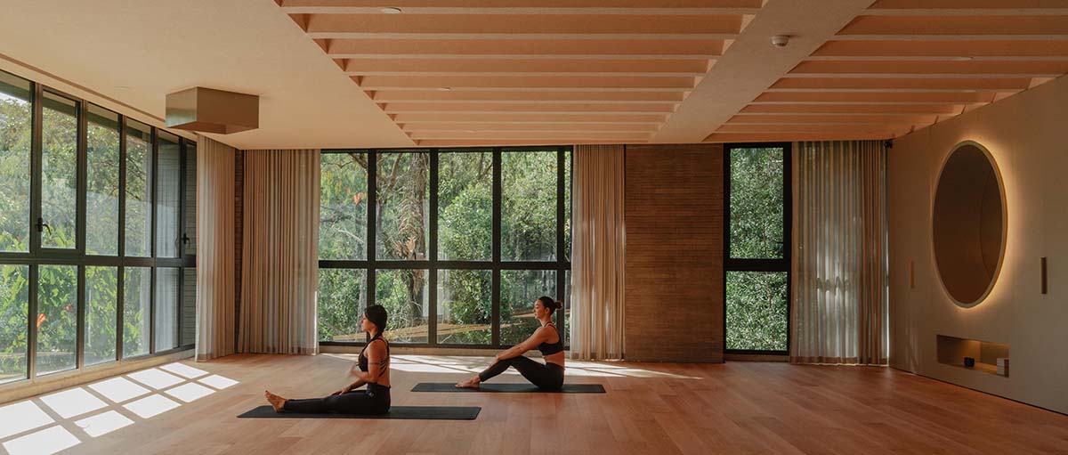 ESTUDIO DEDÓS brings soft light into the interior of a yoga studio in Colombia