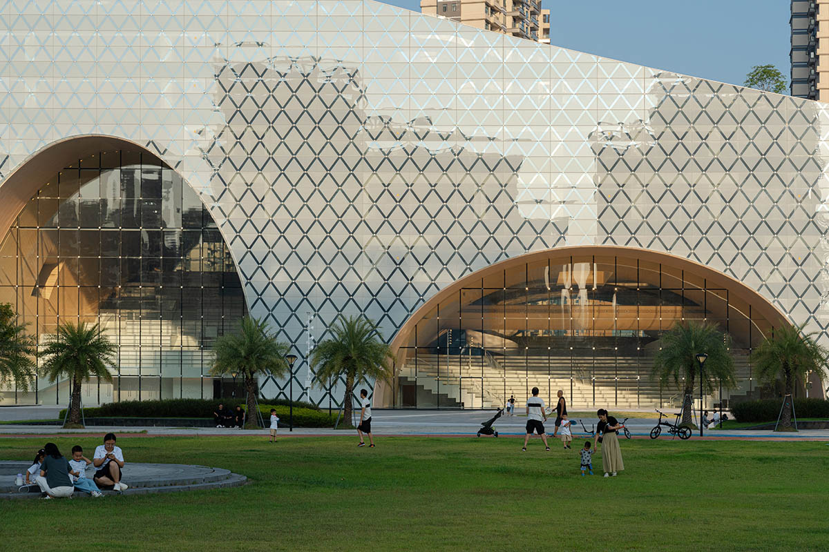Culture and art complex features three mega arches that serve as a gateway to the city in Zhuhai