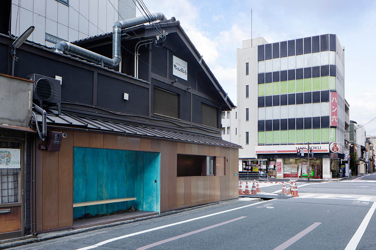 The one-meter-deep cafe invites customers with its patina color on its facade in Kyoto