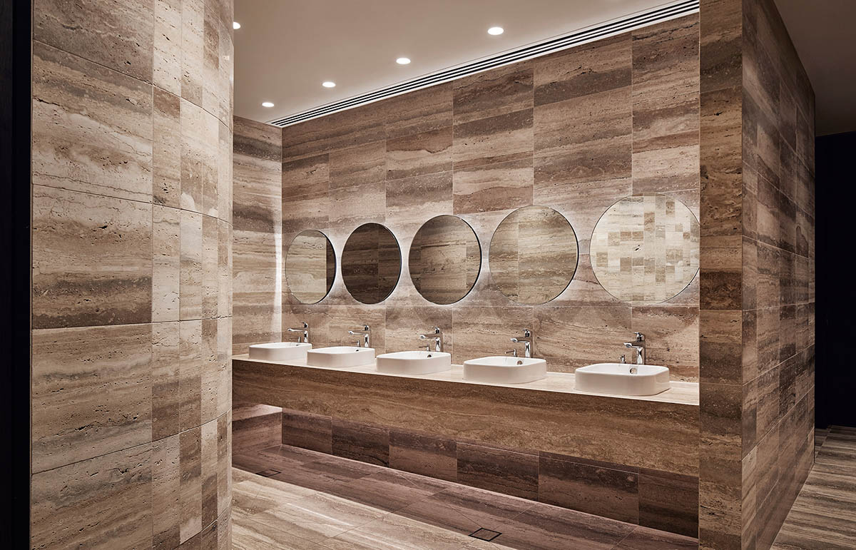 Wood Marsh completes sinuous resort anchored on hand-built locally sourced stone plinth in Australia