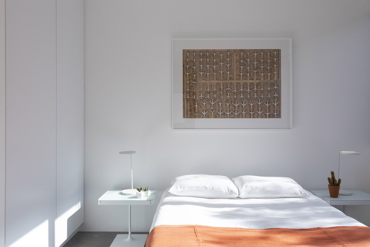 HK Associates Inc frames desert oasis with Ventana House featuring geometric protrudings in Tucson