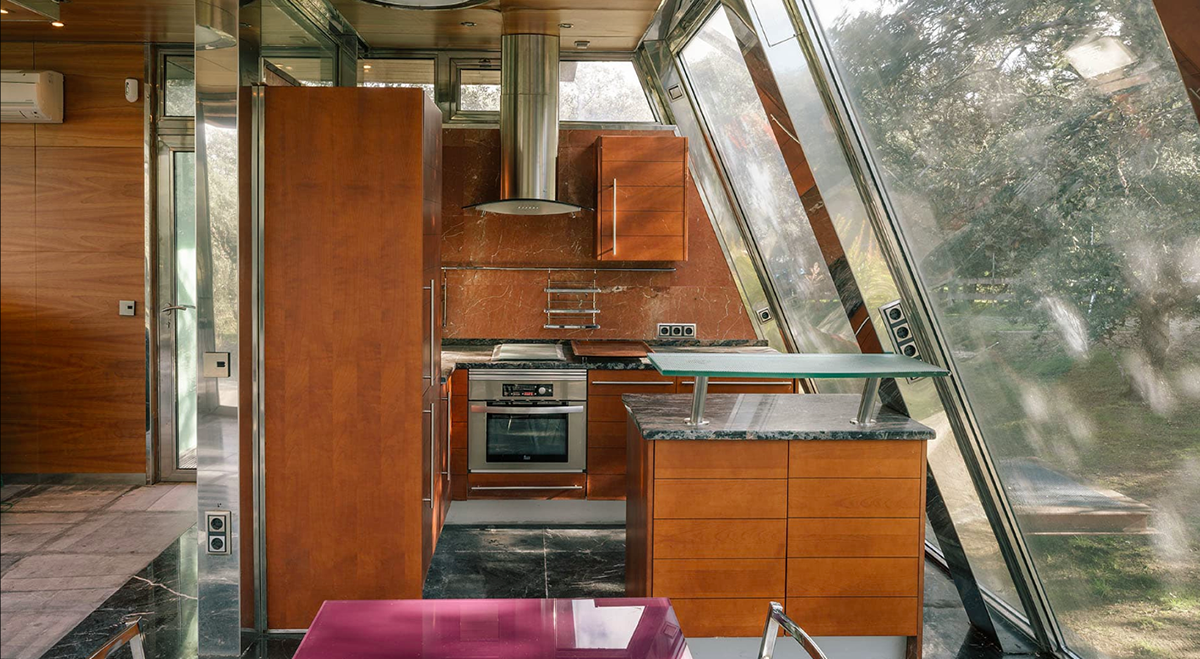 Penelas Architects completes fully-glassed facade pavilion in Spanish forest