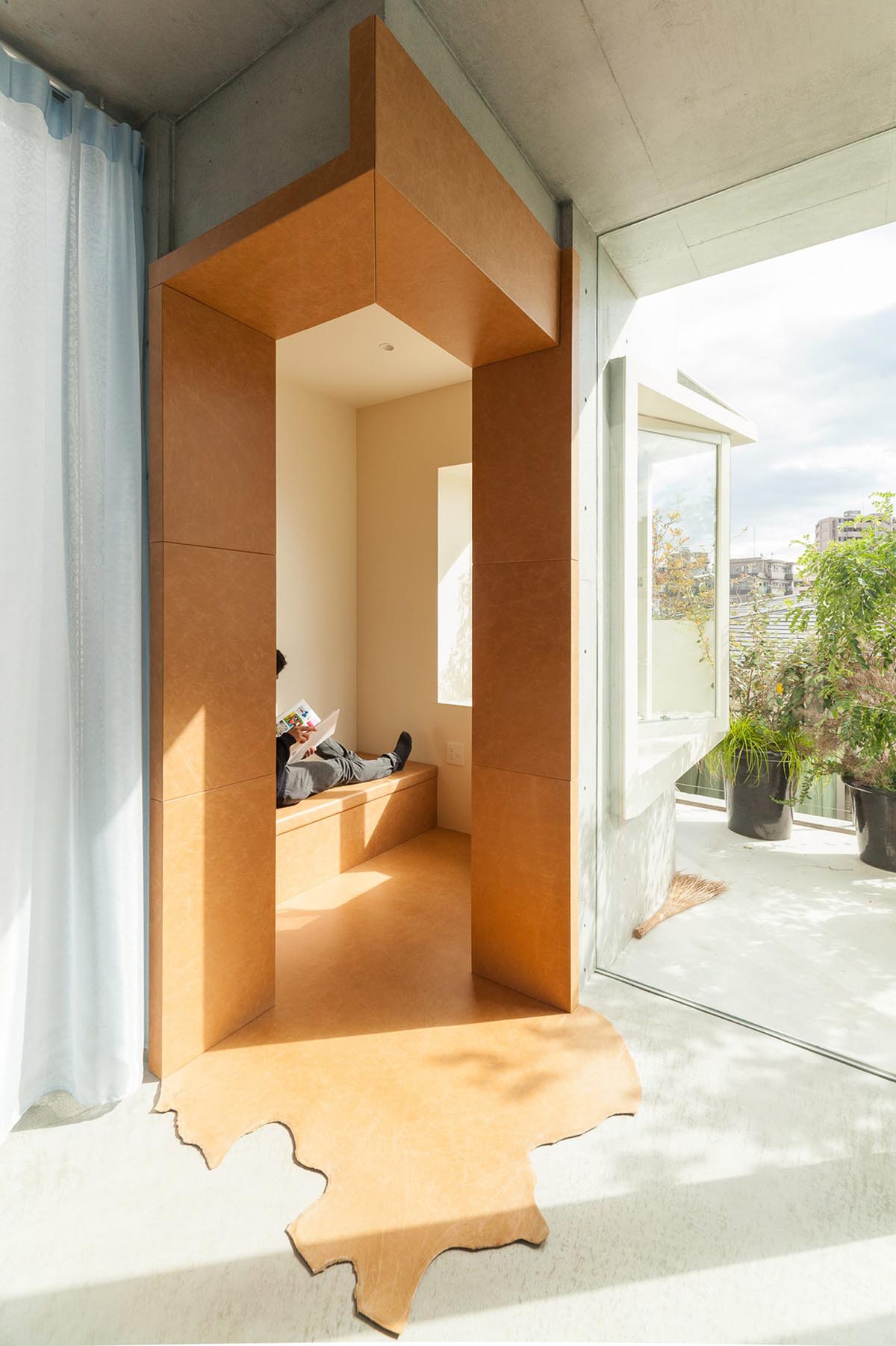 Akihisa Hirata built Tree-ness house that can create organic mass with indoor and outdoor spaces