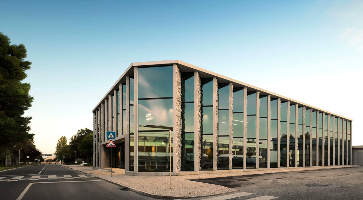 PROMONTORIO uses bas-relief for the zigzagged facade of GS1 Portugal Headquarters