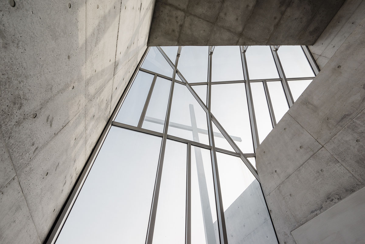 MAYU architects+ adds copper-coloured featherlike screen to main facade of Tung-Men Holiness Church