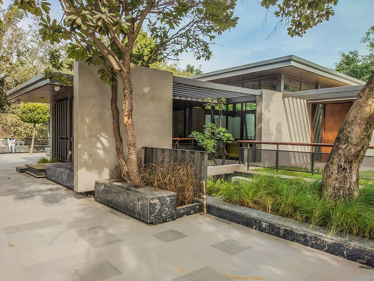 Flyyingseeds studio completes Treehouse Office in New Delhi