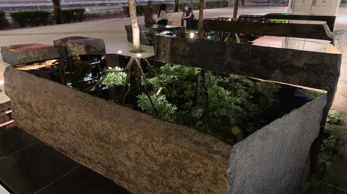 Foster + Partners completes new Apple store with public plaza and water sculptures in Taipei