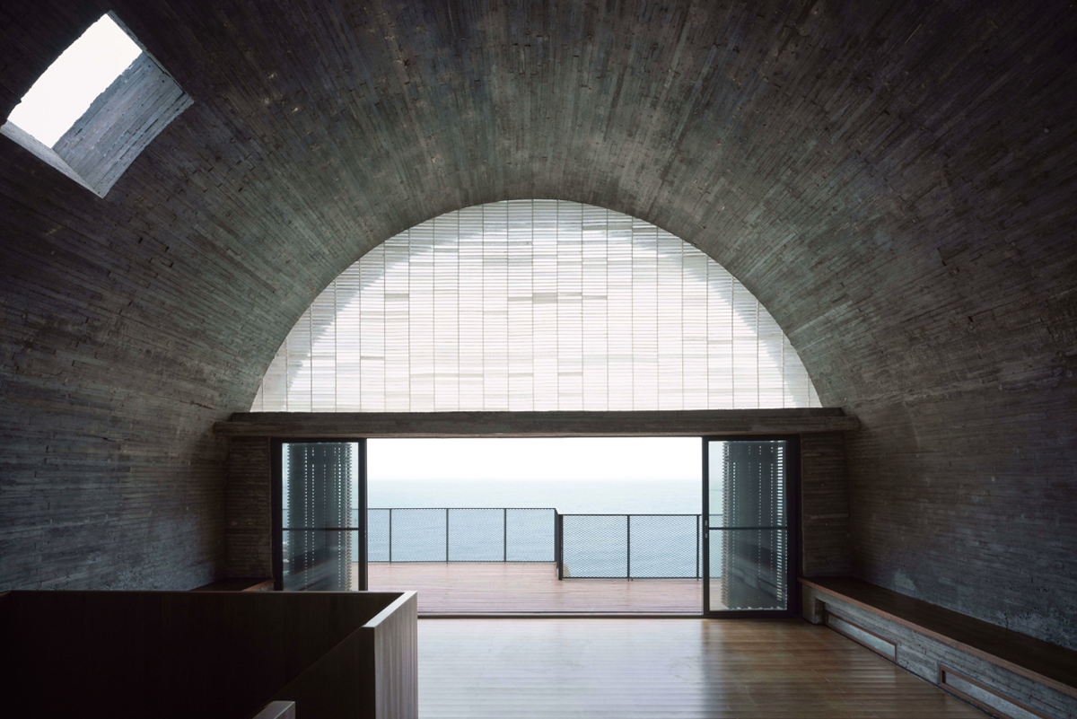 Vector Architects renovates Captain’s House with vaulted roof in China