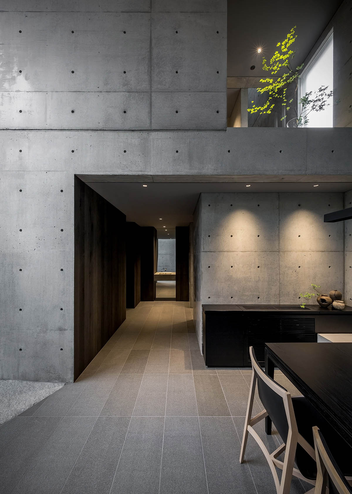 Gosize combines its office and residence on a natural stone base in Japan