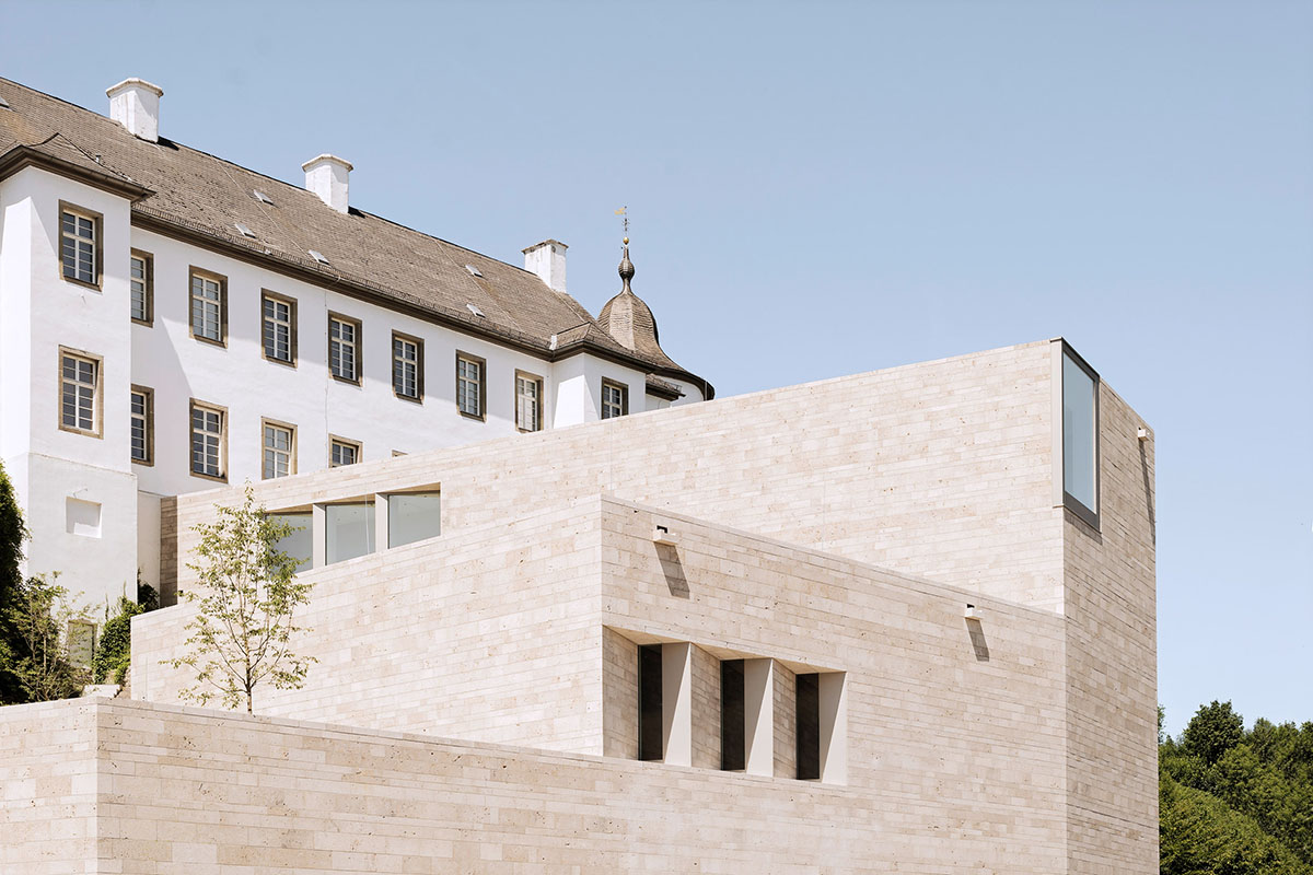 Bez+Kock Architekten uses bridge-like passageway to extend historic museum in Germany