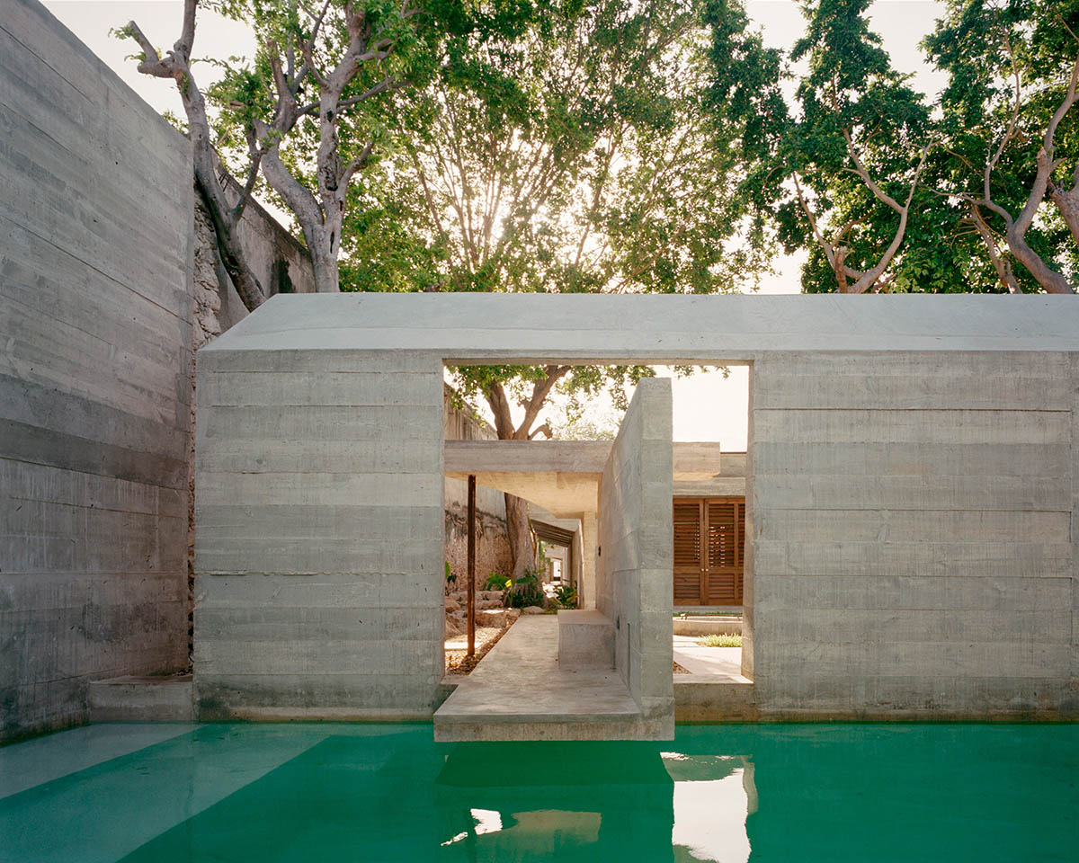 Ludwig Godefroy Architecture designs tropicalized Casa Mérida that references to Mayan antic culture