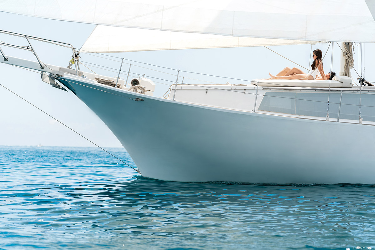 Fran Silvestre Arquitectos redesigns 20-meter long Turkish schooner with a smooth surface