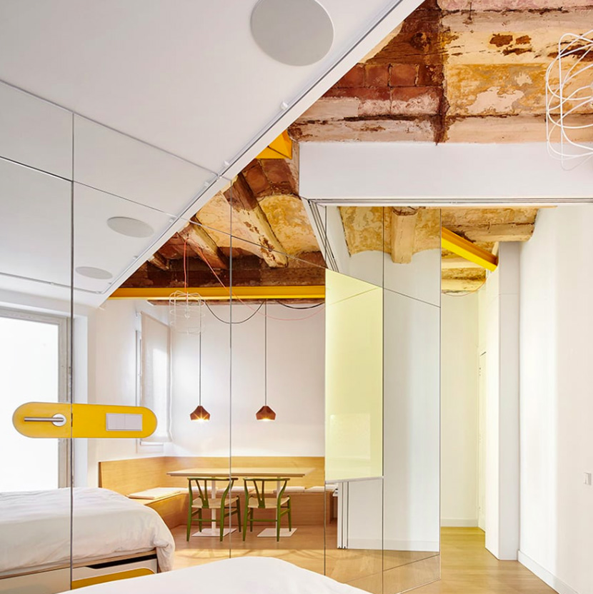 Miel Arquitectos creates chimeric interior by using mirrored cubes in Spanish apartment