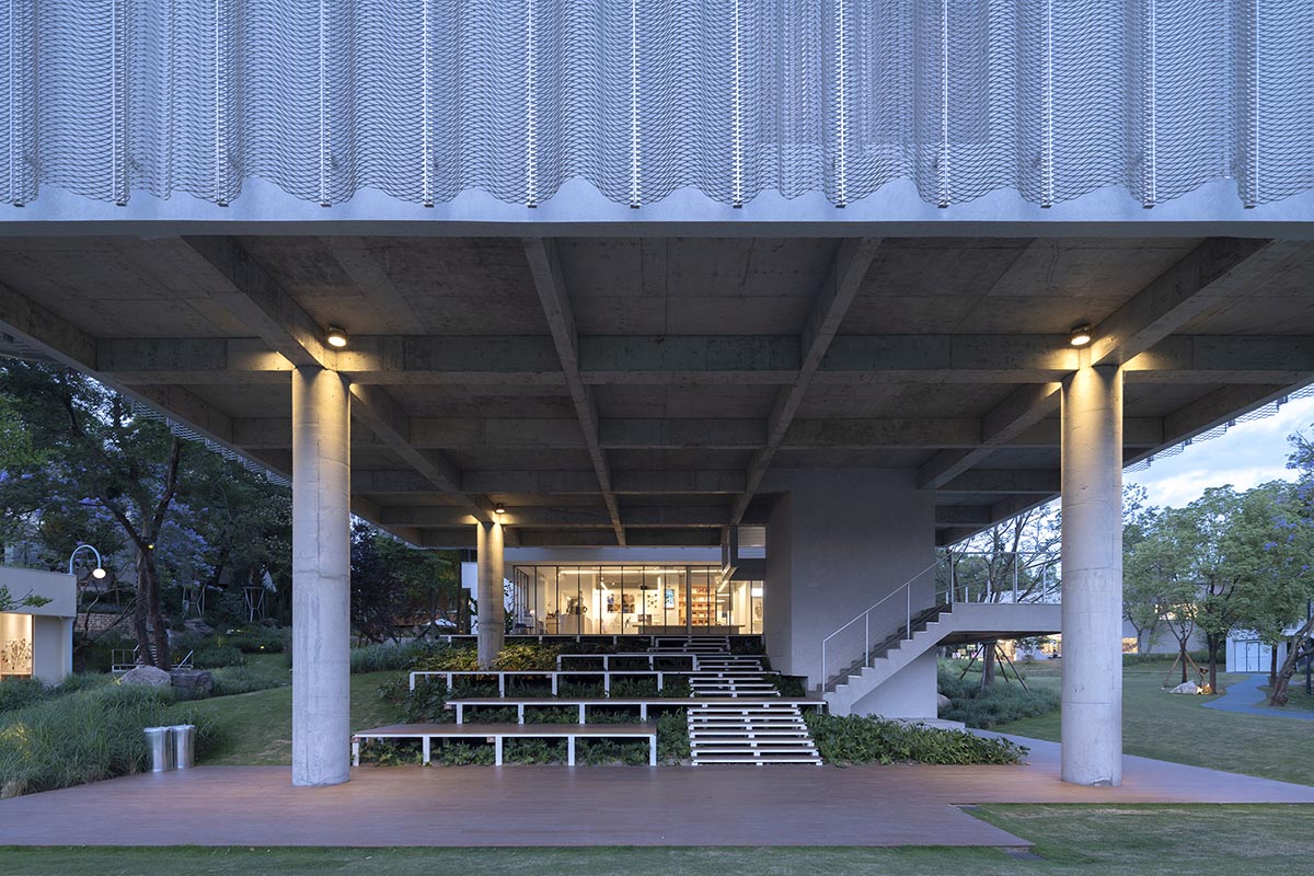 vari architects completes Luxe Lakes CPI Island in Chengdu