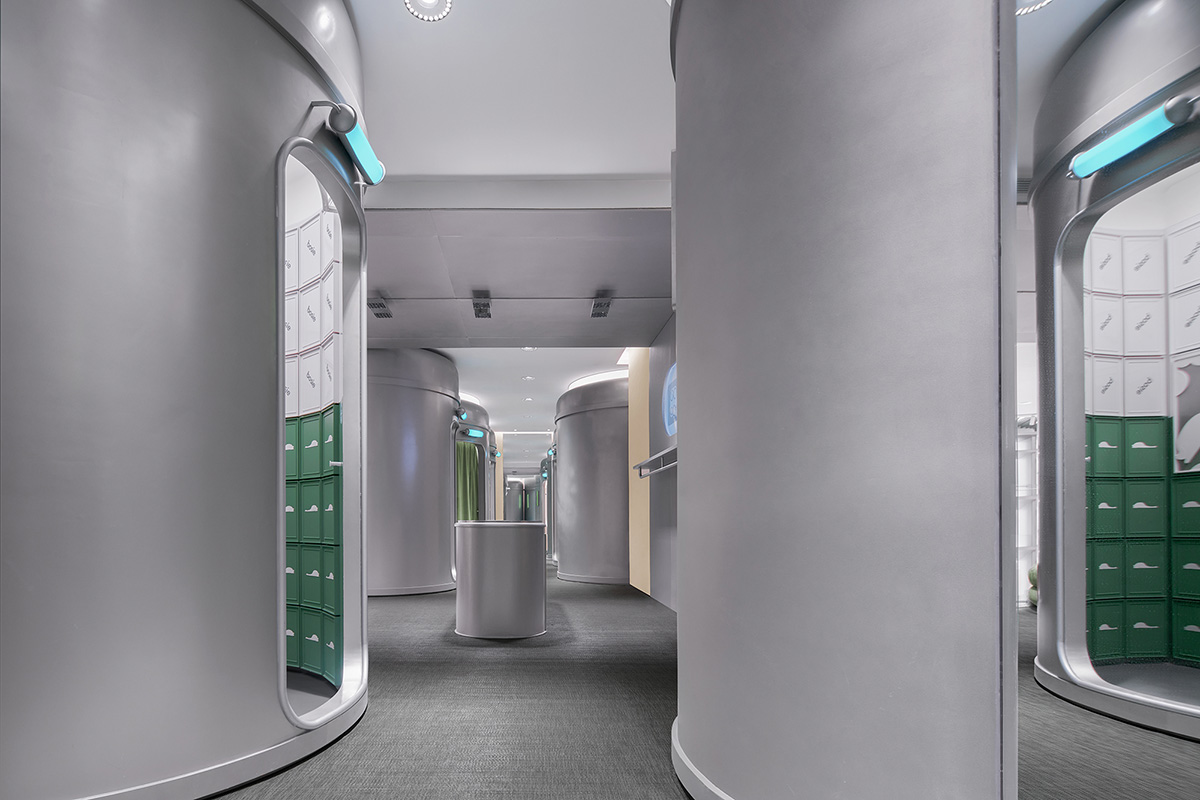 Leaping Creative creates spaceship-like store with tech-integrated elements in Shanghai 