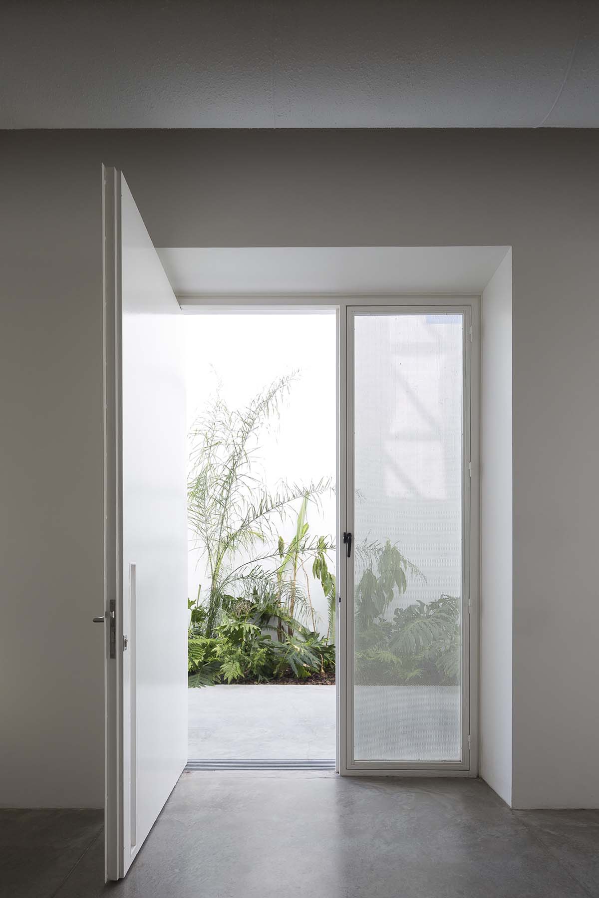 BHY arquitectos completes Martinez House in Argentina
