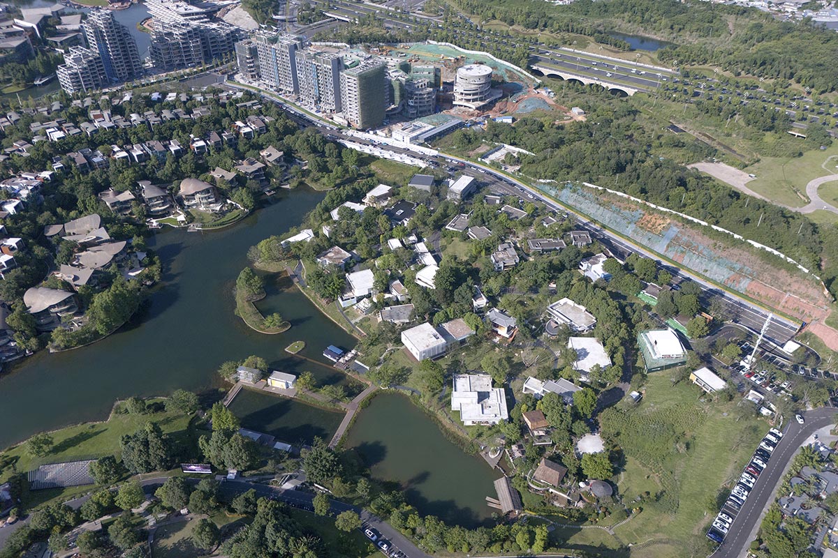 vari architects completes Luxe Lakes CPI Island in Chengdu