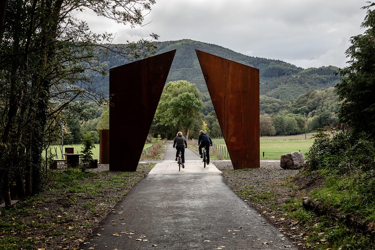 Reiulf Ramstad Arkitekter designs corten steel interventions for hikers on the valley of Rosheim