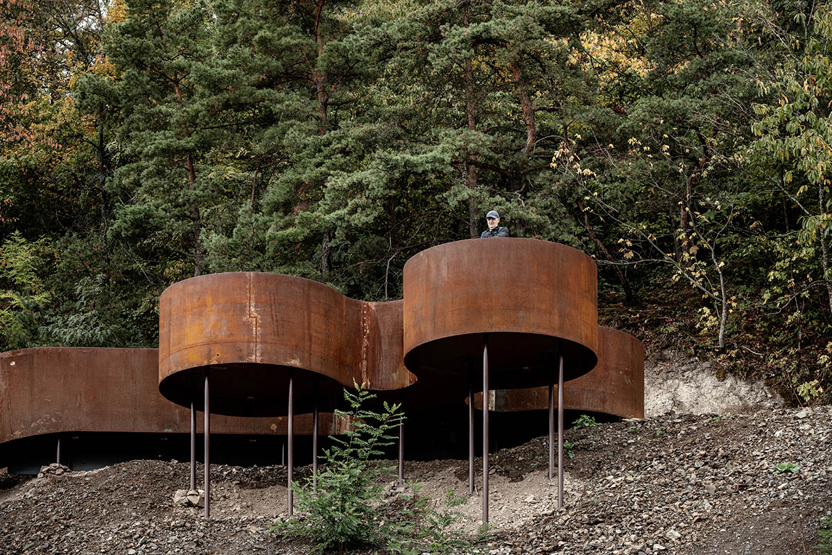 Reiulf Ramstad Arkitekter designs corten steel interventions for hikers on the valley of Rosheim