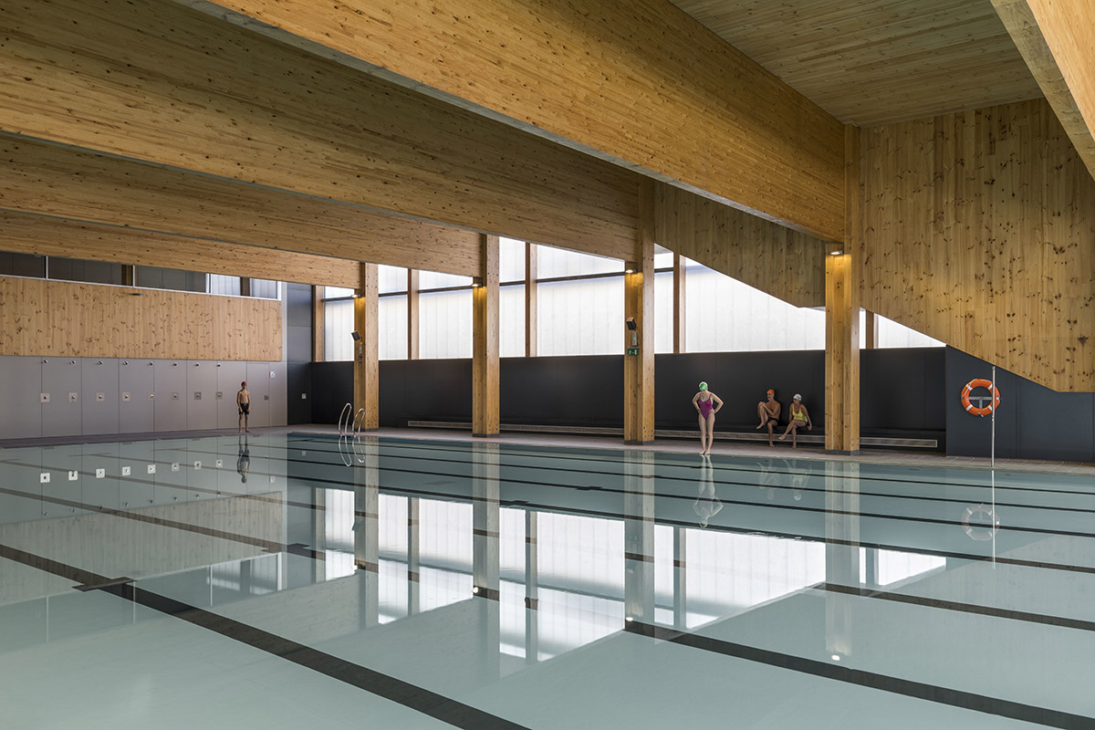 Arquitectura Anna Noguera completes Tur&oacute; de la Peira's Sports Center with green lattice system
