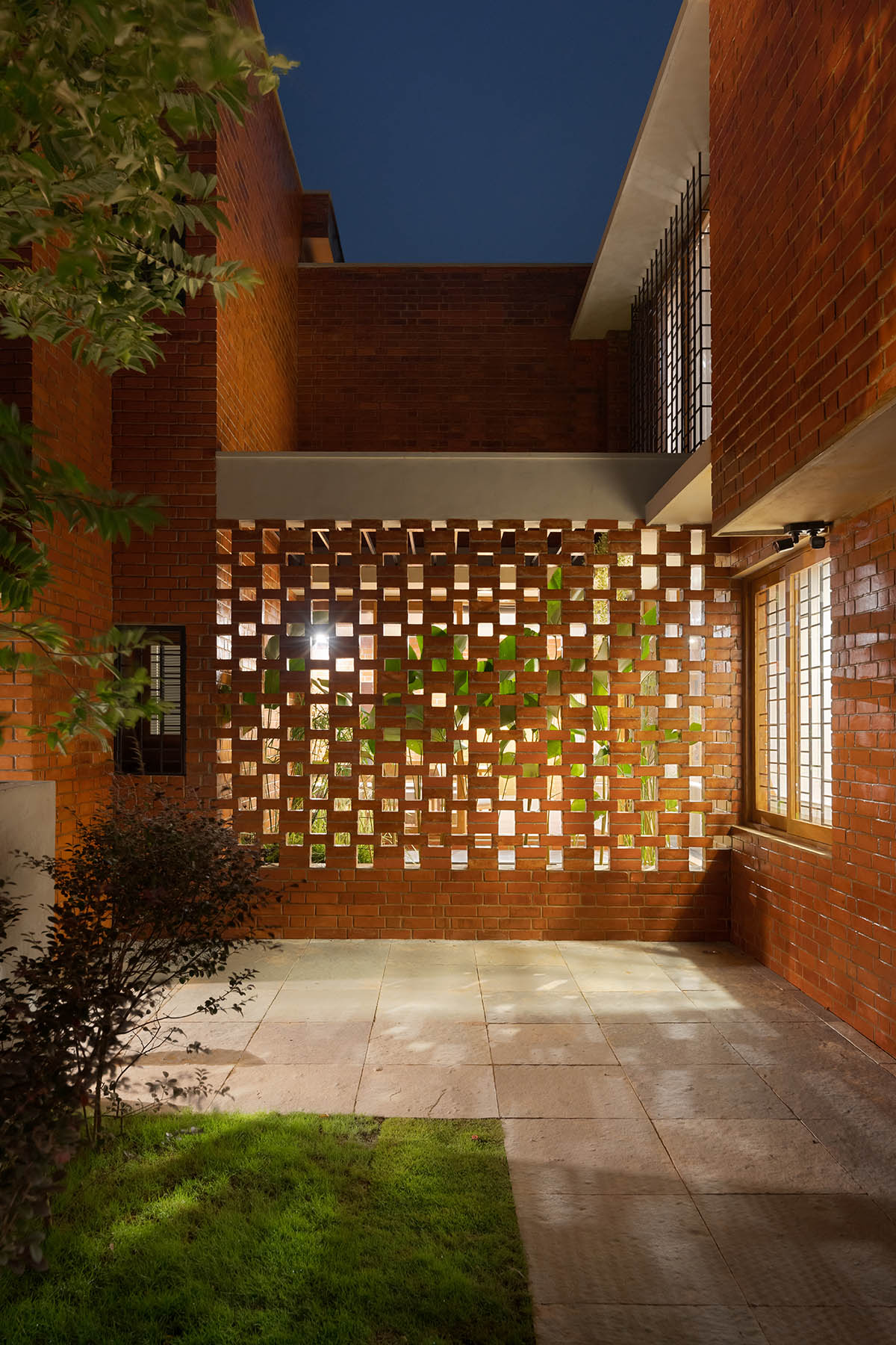 Srijit Srinivas - ARCHITECTS built brick family house with angled triangular façade in Kerala