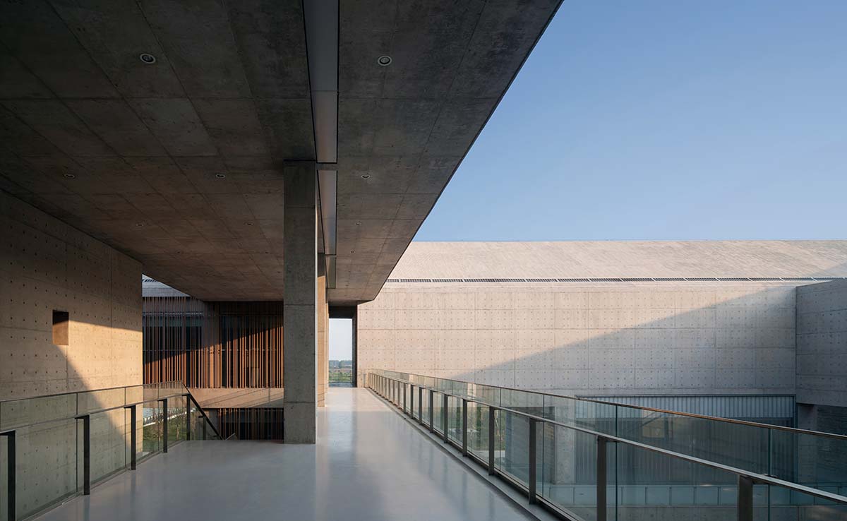 Studio Zhu-Pei creates generous urban space with