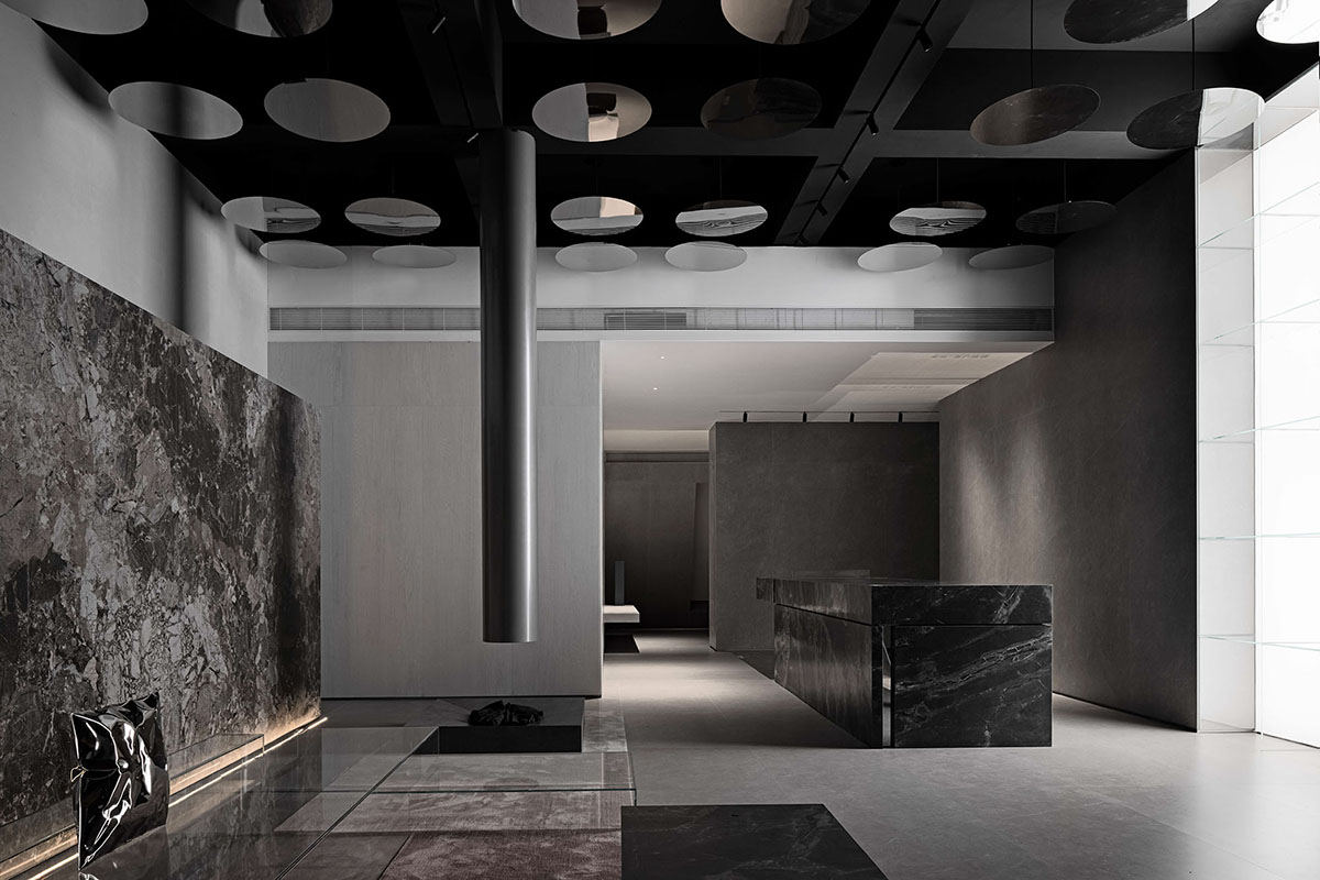 AD ARCHITECTURE creates dark interiors for showroom playing with light and sharp geometries in Foshan