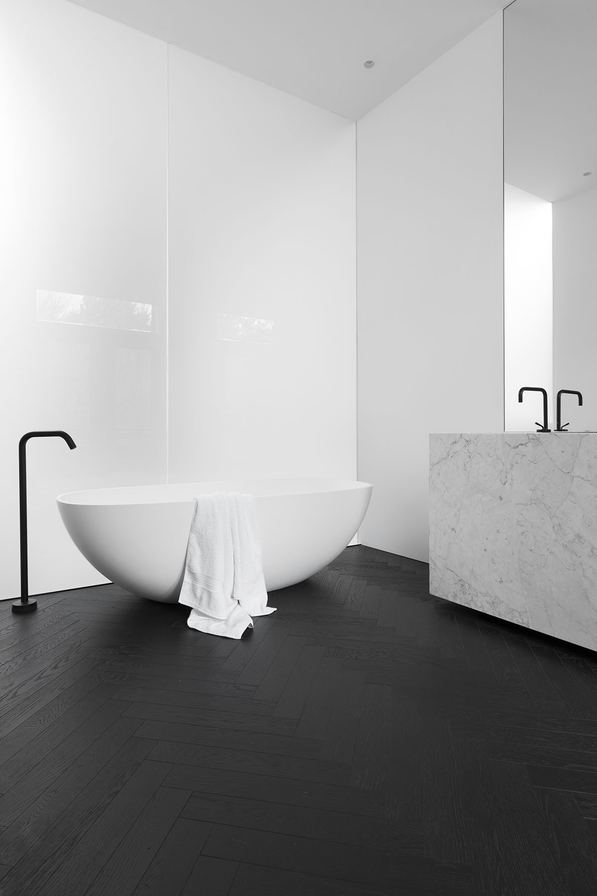 la SHED architecture creates sharp contrast for Maison du Parc in Montr&eacute;al