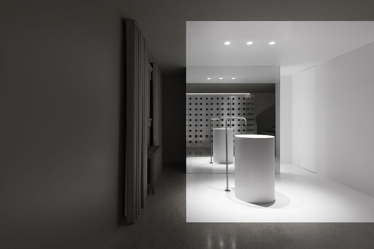 la SHED architecture creates sharp contrast for Maison du Parc in Montr&eacute;al